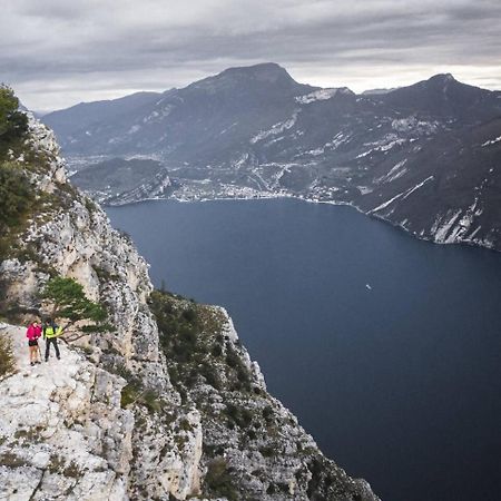 Appartamento Peler13 Con Balcone E Parcheggio Riva del Garda Dış mekan fotoğraf
